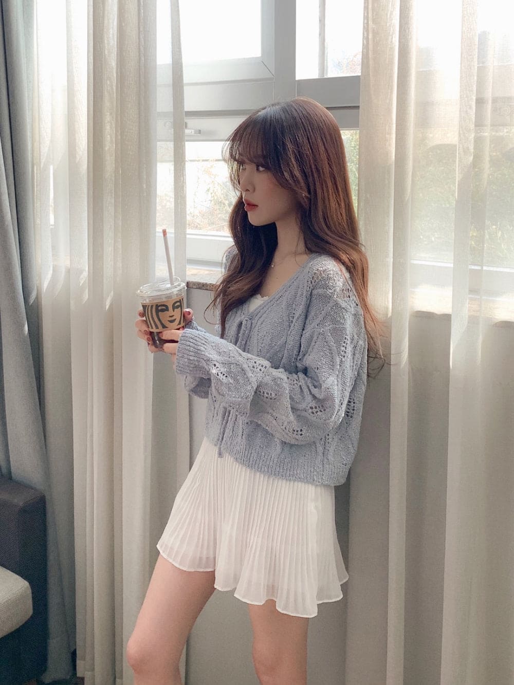 Elegant and simple knitted cardigan 