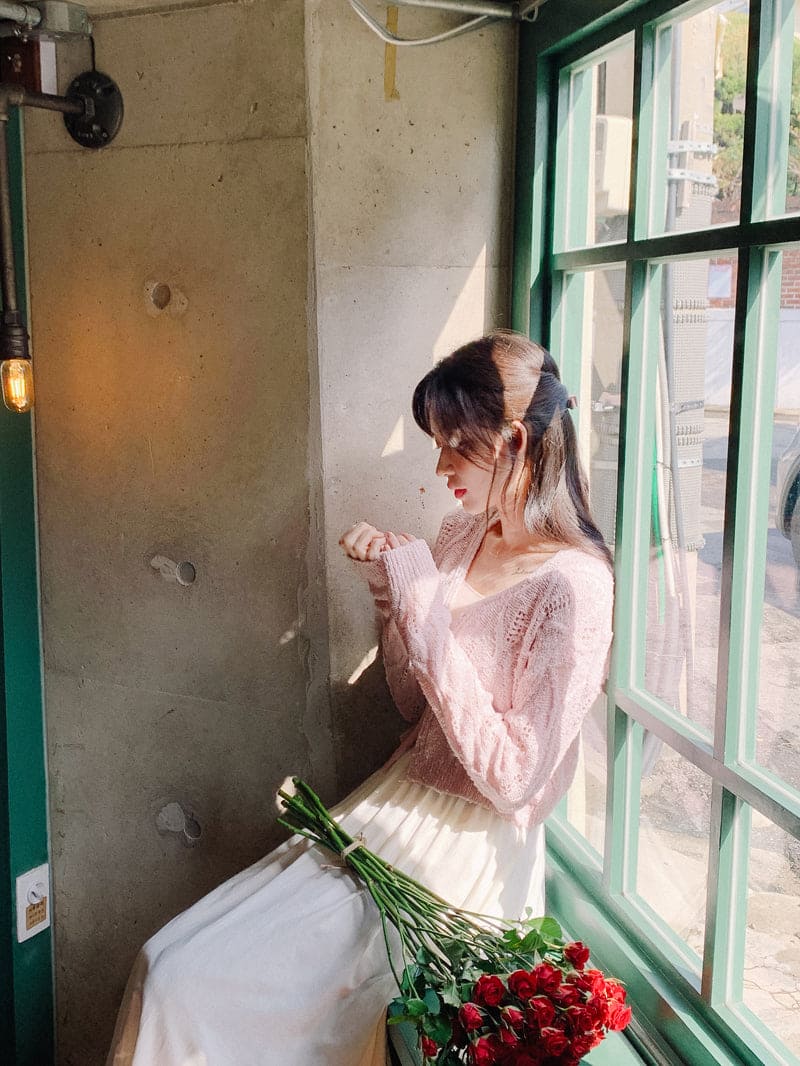 Elegant and simple knitted cardigan 