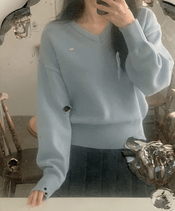 【🌷New Spring Arrivals】Label V-Neck Knit 