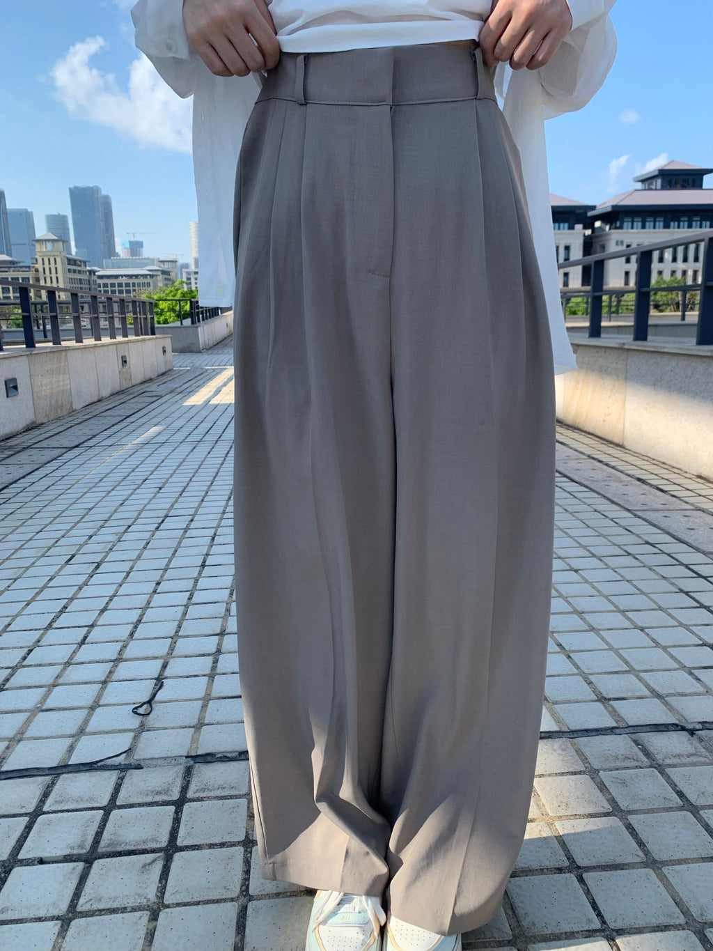 Straight-leg dress pants with a good drape, size 2.0 (can be shortened). 