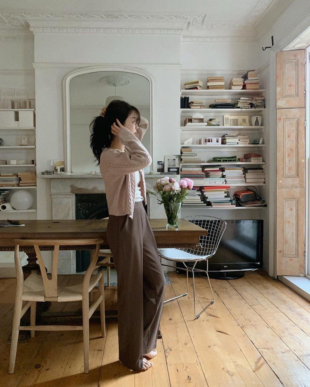 Korean website makes its own Soft Clean flared pants