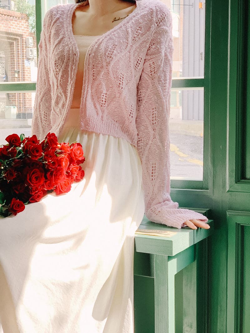 Elegant and simple knitted cardigan 