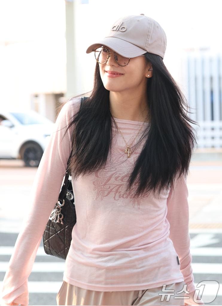 [Same as JISOO] STAR WING SHEER LONG SLEEVE