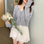 Elegant and simple knitted cardigan 