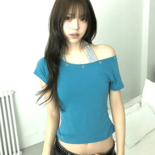 Ricle Eyelet Raglan Halter Tee