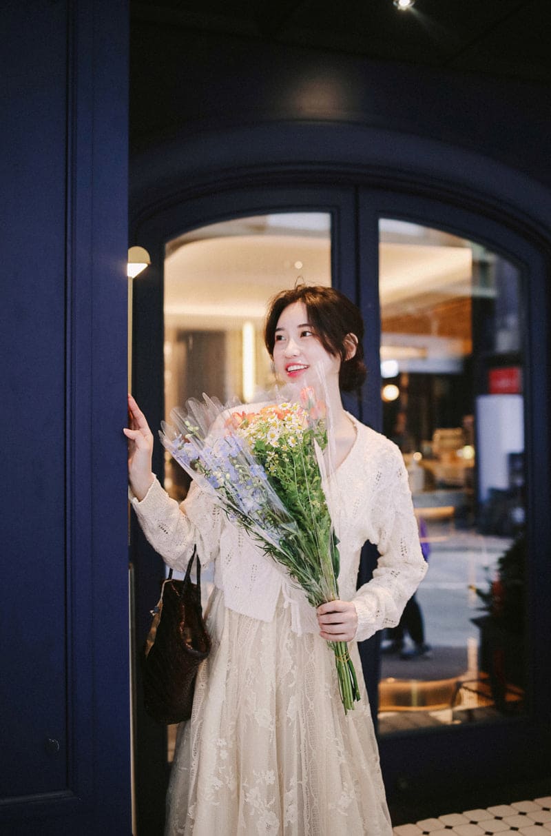 Elegant and simple knitted cardigan 