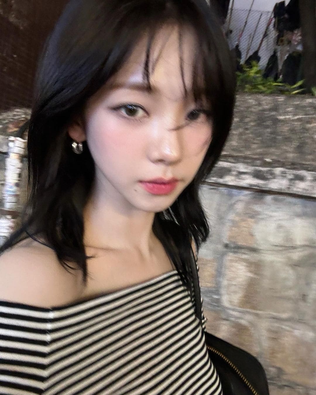 【🖤Innocent and Sexy】Stripe Off Shoulder Top｜KARINA's Style 