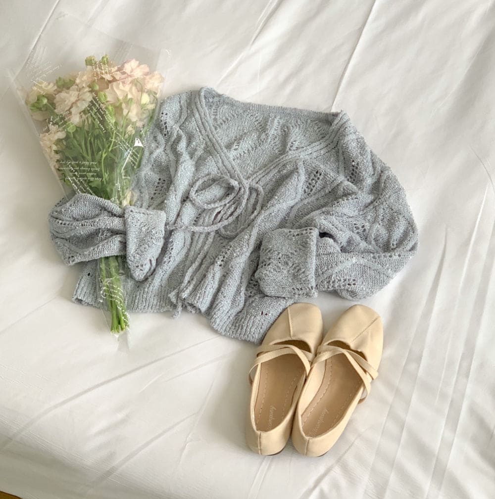 Elegant and simple knitted cardigan 