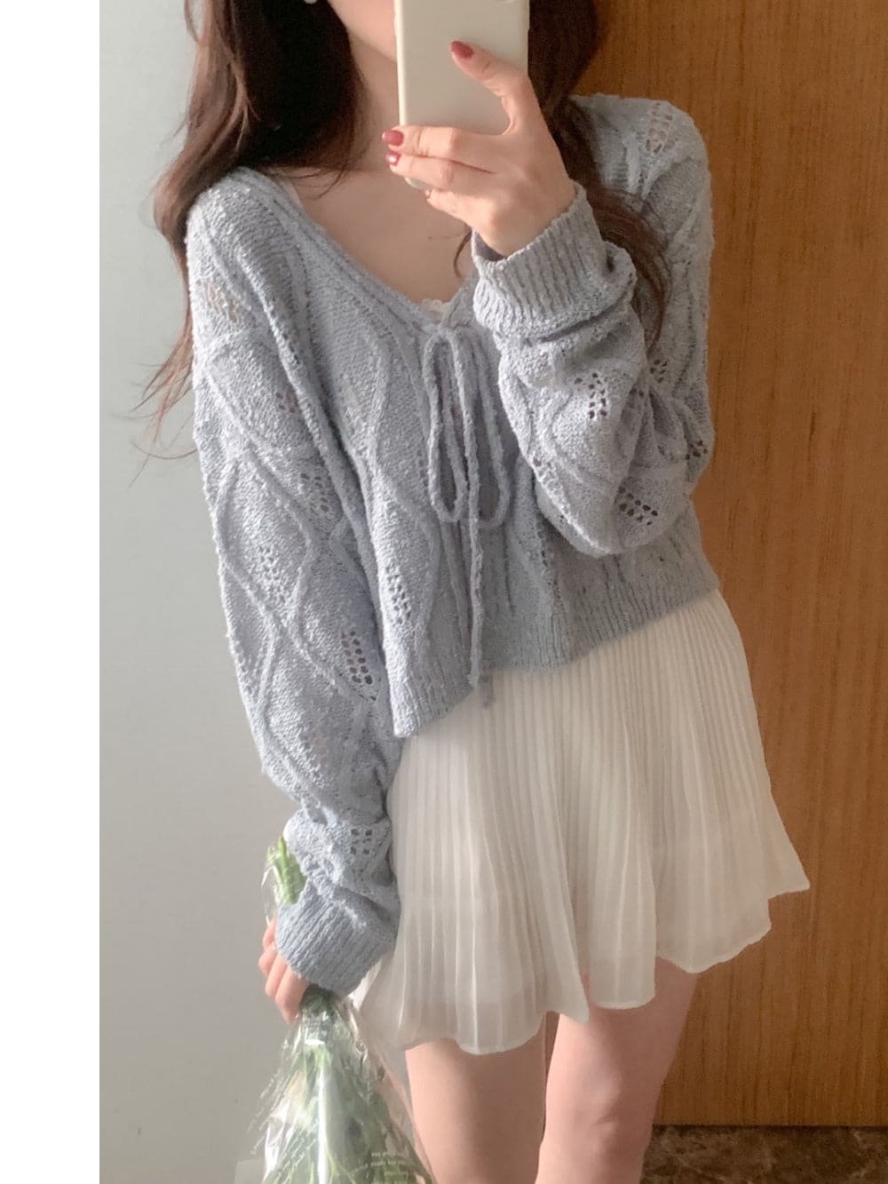Elegant and simple knitted cardigan 
