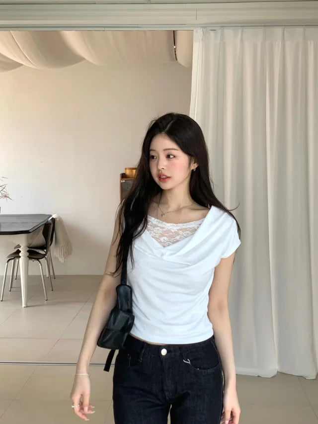 【Sweet and slightly sexy】Lace Shirring Blouse