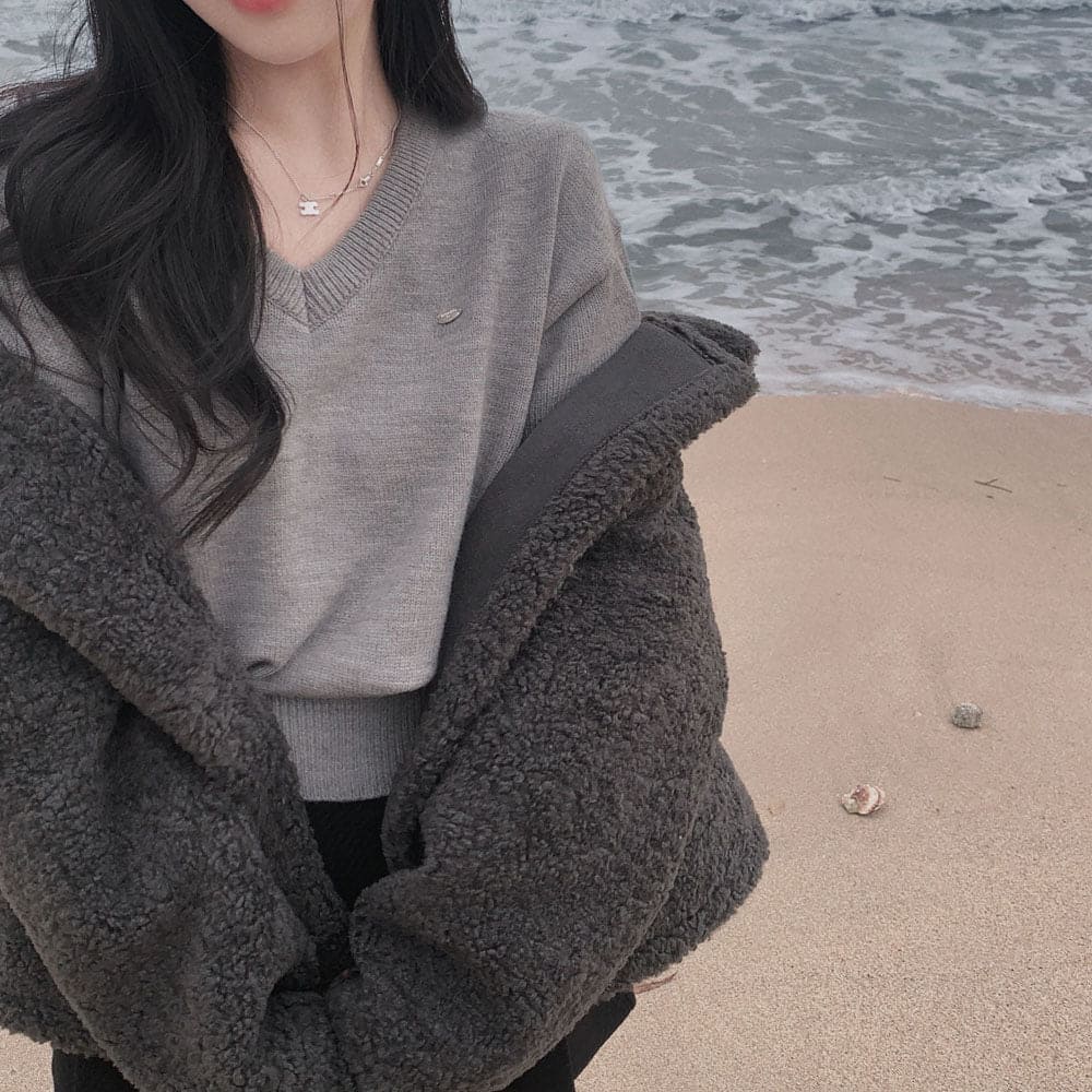 【🌷New Spring Arrivals】Label V-Neck Knit 