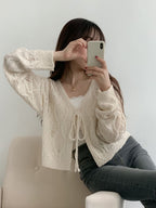 Elegant and simple knitted cardigan 