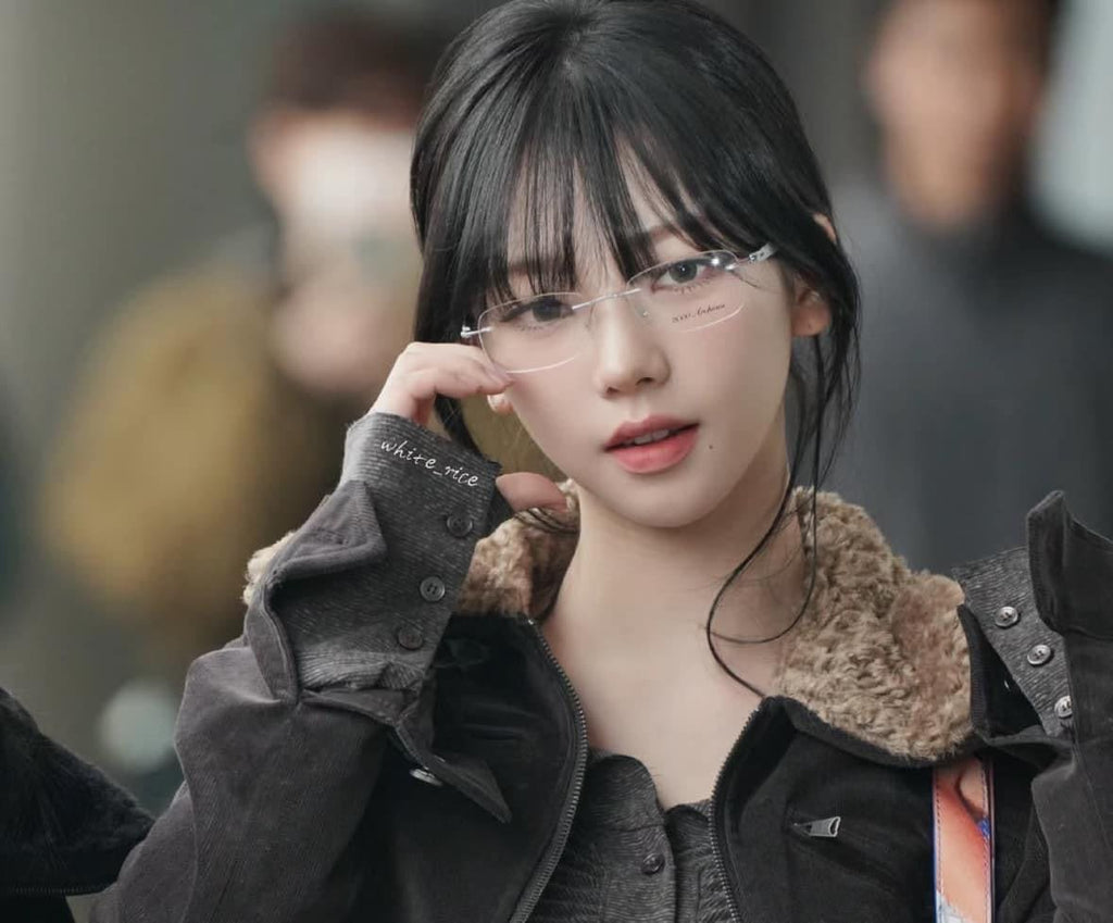 Karina's style 🖤 THAT GLASSES 01 