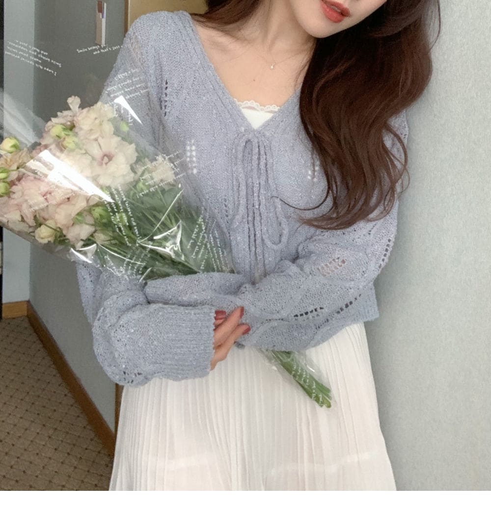 Elegant and simple knitted cardigan 