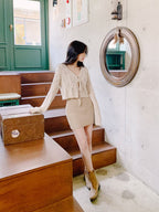 Elegant and simple knitted cardigan 