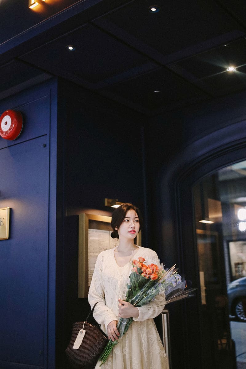 Elegant and simple knitted cardigan 