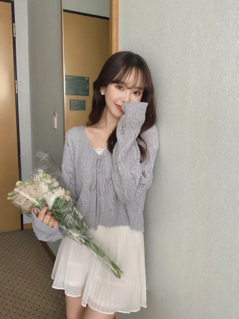 Elegant and simple knitted cardigan 