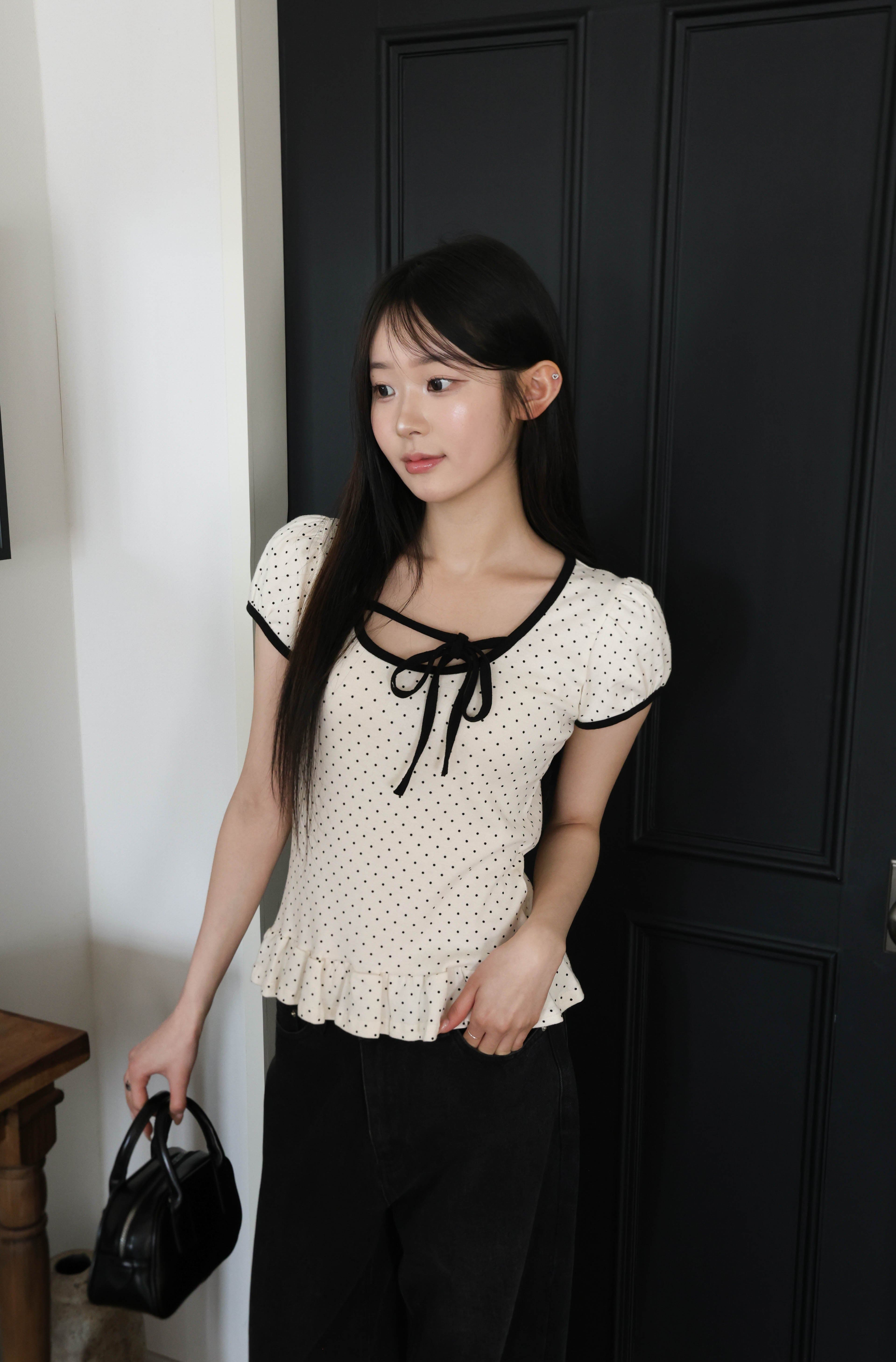 【🖤y​​2k hits】Dot Ruffles Top 