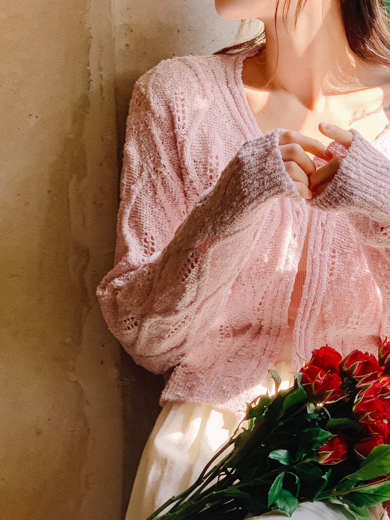 Elegant and simple knitted cardigan 