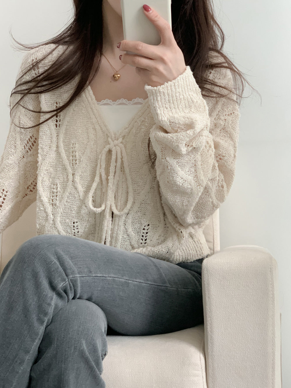 Elegant and simple knitted cardigan 