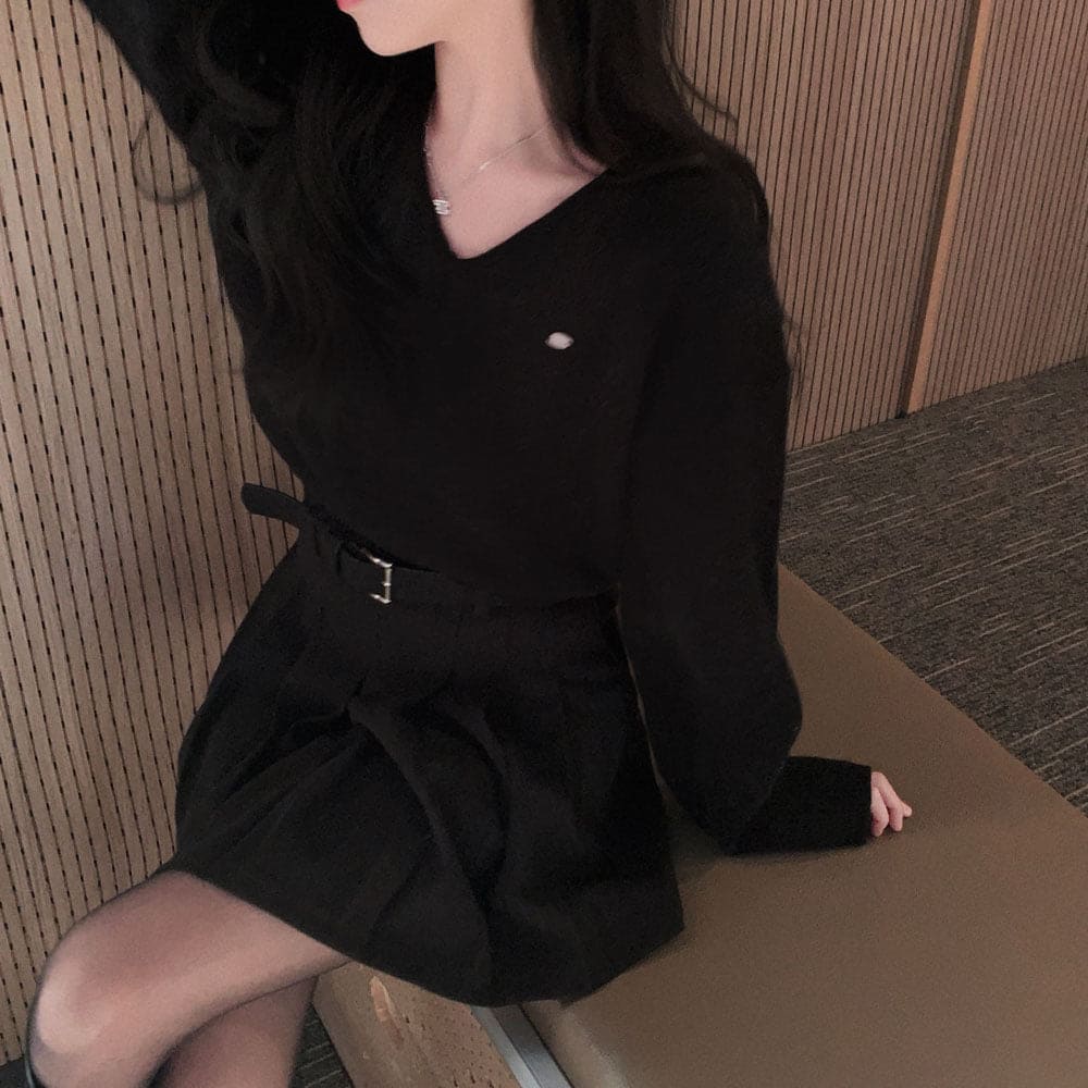 【🌷New Spring Arrivals】Label V-Neck Knit 