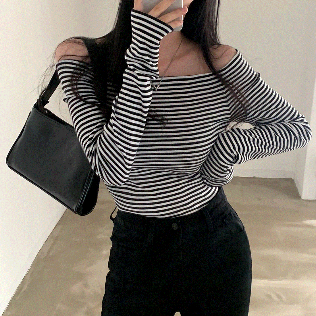【🖤Innocent and Sexy】Stripe Off Shoulder Top｜KARINA's Style 