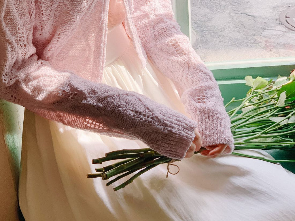 Elegant and simple knitted cardigan 