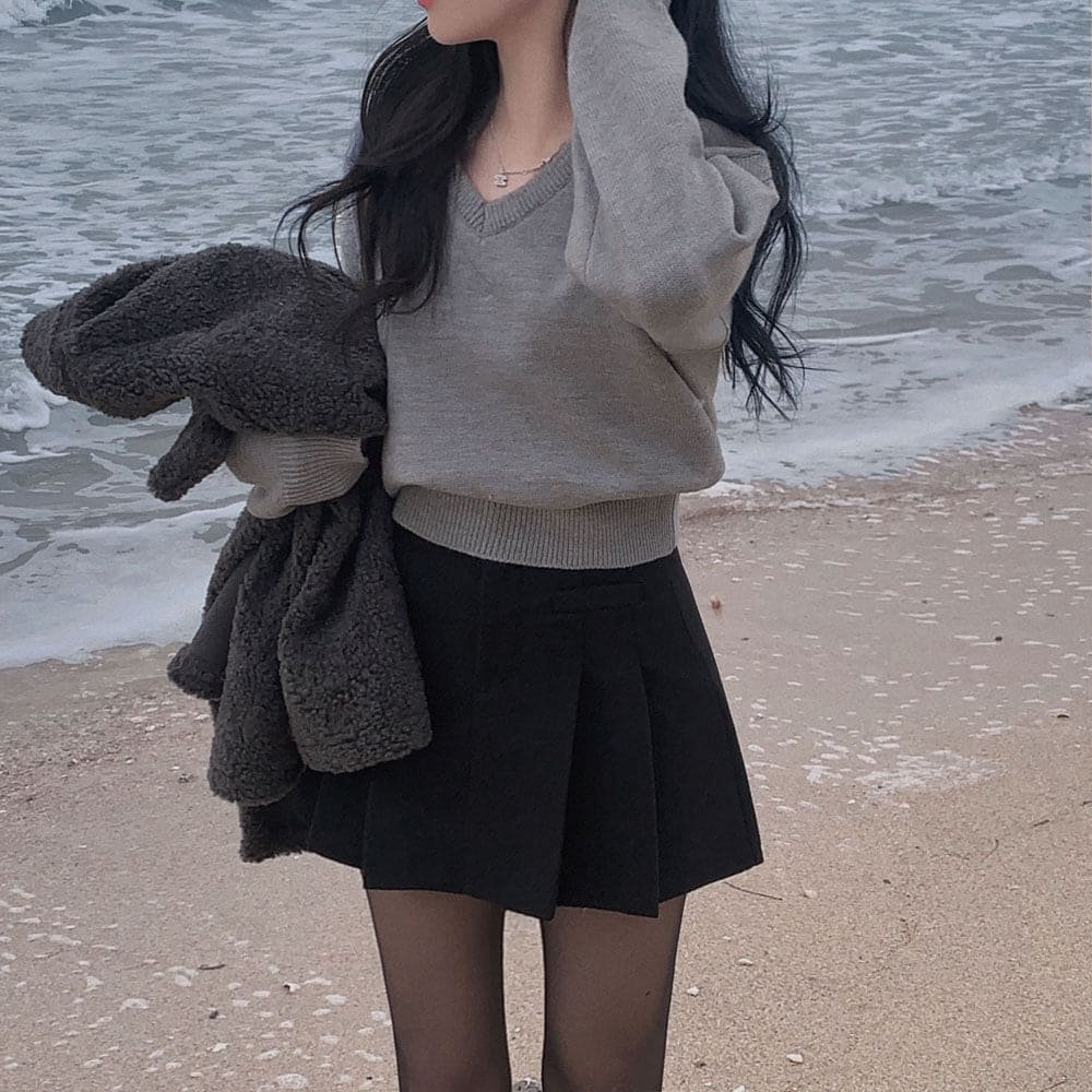 【🌷New Spring Arrivals】Label V-Neck Knit 