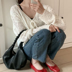 Elegant and simple knitted cardigan 
