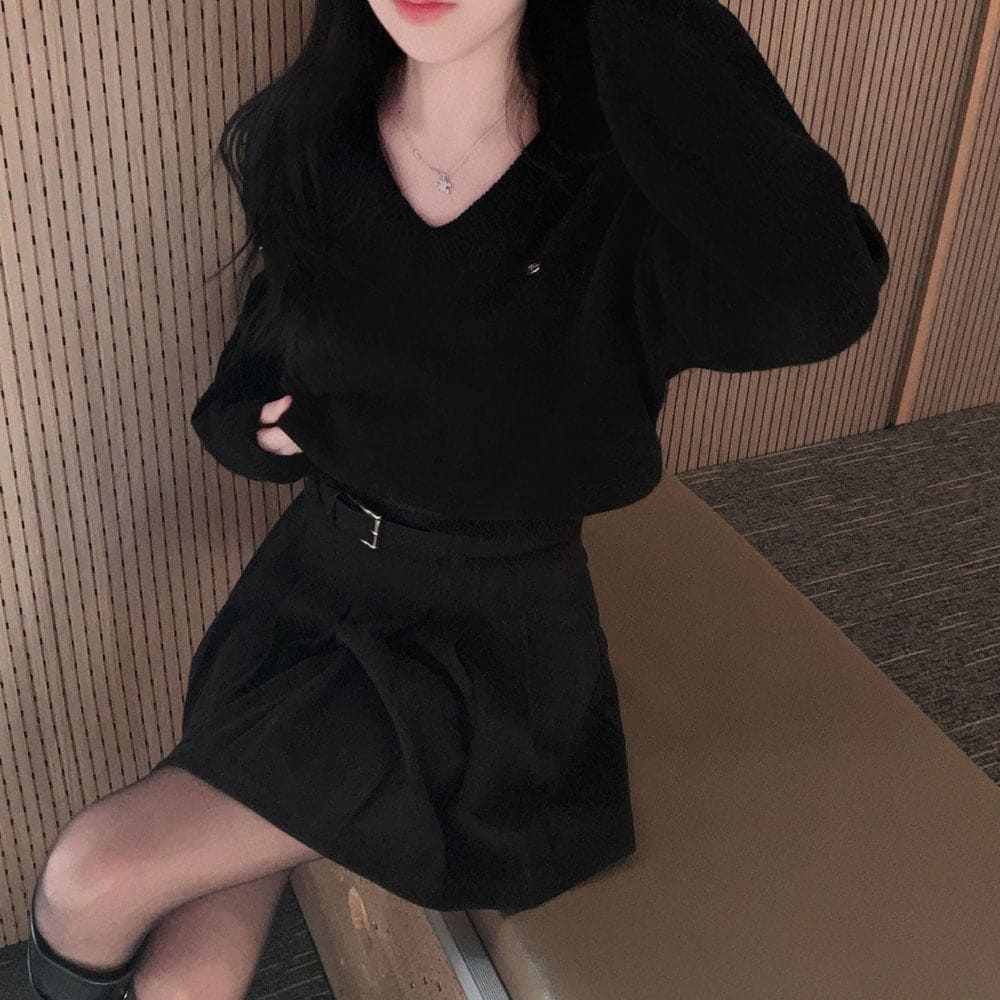 【🌷New Spring Arrivals】Label V-Neck Knit 