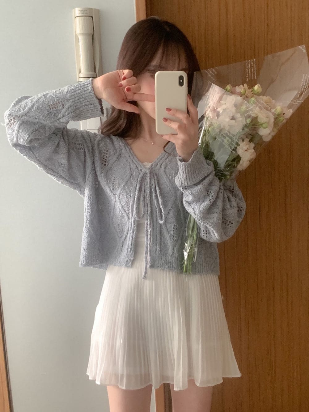 Elegant and simple knitted cardigan 