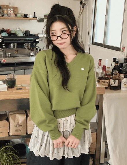 【🌷New Spring Arrivals】Label V-Neck Knit 