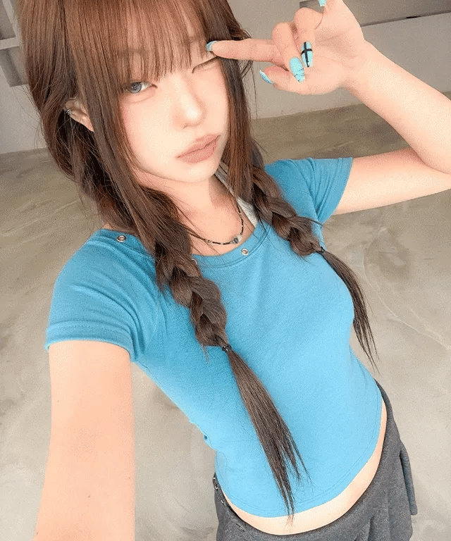 【🩵y2k】Ricle Eyelet Halter Tee