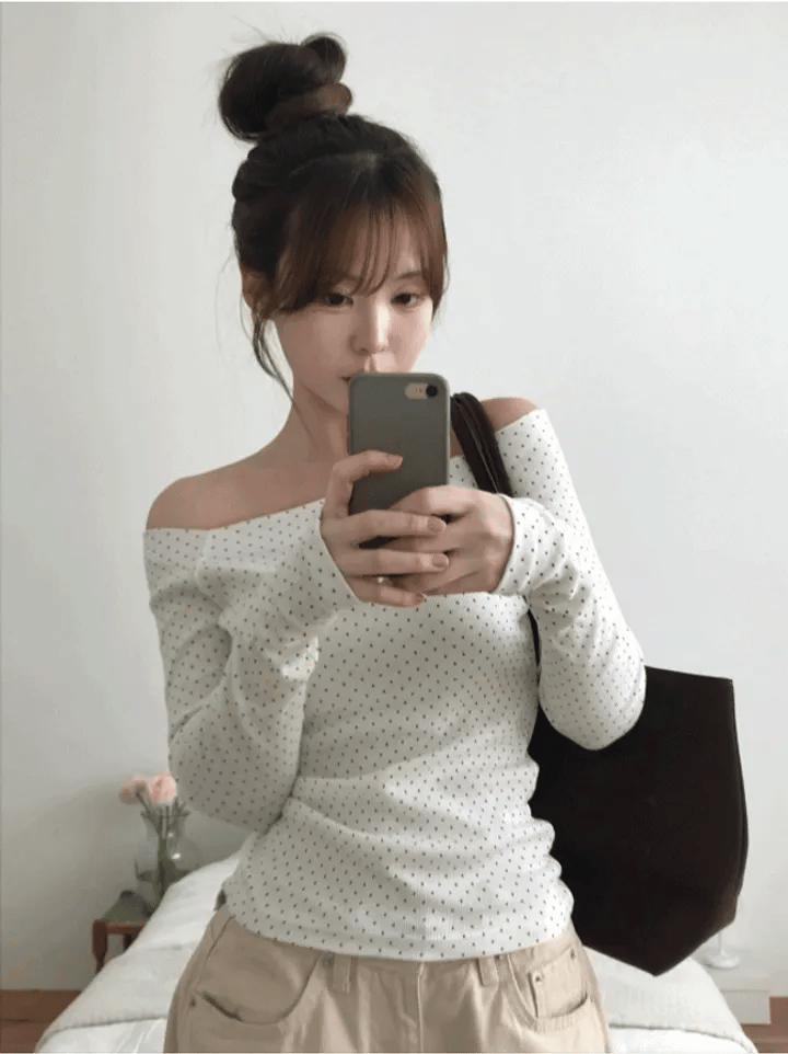 【🤍Korean Style Polka Dot】Dot Off Shoulder Top 
