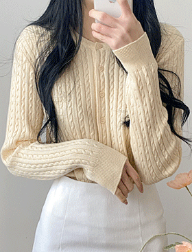 The colors are perfect! Fruit-patterned round neck cable knit cardigan 