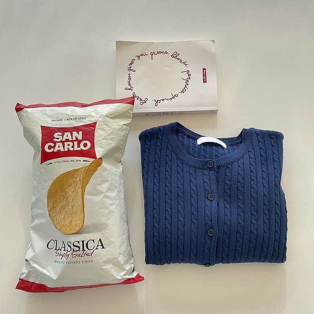 The colors are perfect! Fruit-patterned round neck cable knit cardigan 