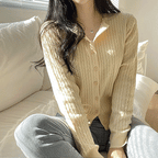 The colors are perfect! Fruit-patterned round neck cable knit cardigan 