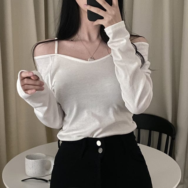 Off-the-shoulder long-sleeved top