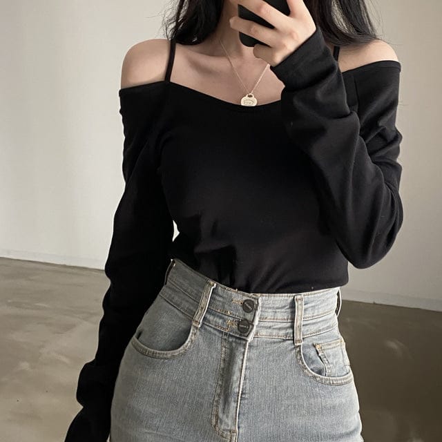 Off-the-shoulder long-sleeved top