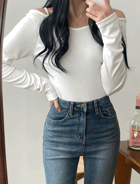 Off-the-shoulder long-sleeved top