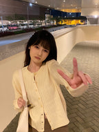 The colors are perfect! Fruit-patterned round neck cable knit cardigan 