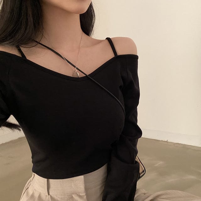 Off-the-shoulder long-sleeved top