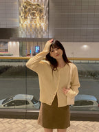 The colors are perfect! Fruit-patterned round neck cable knit cardigan 