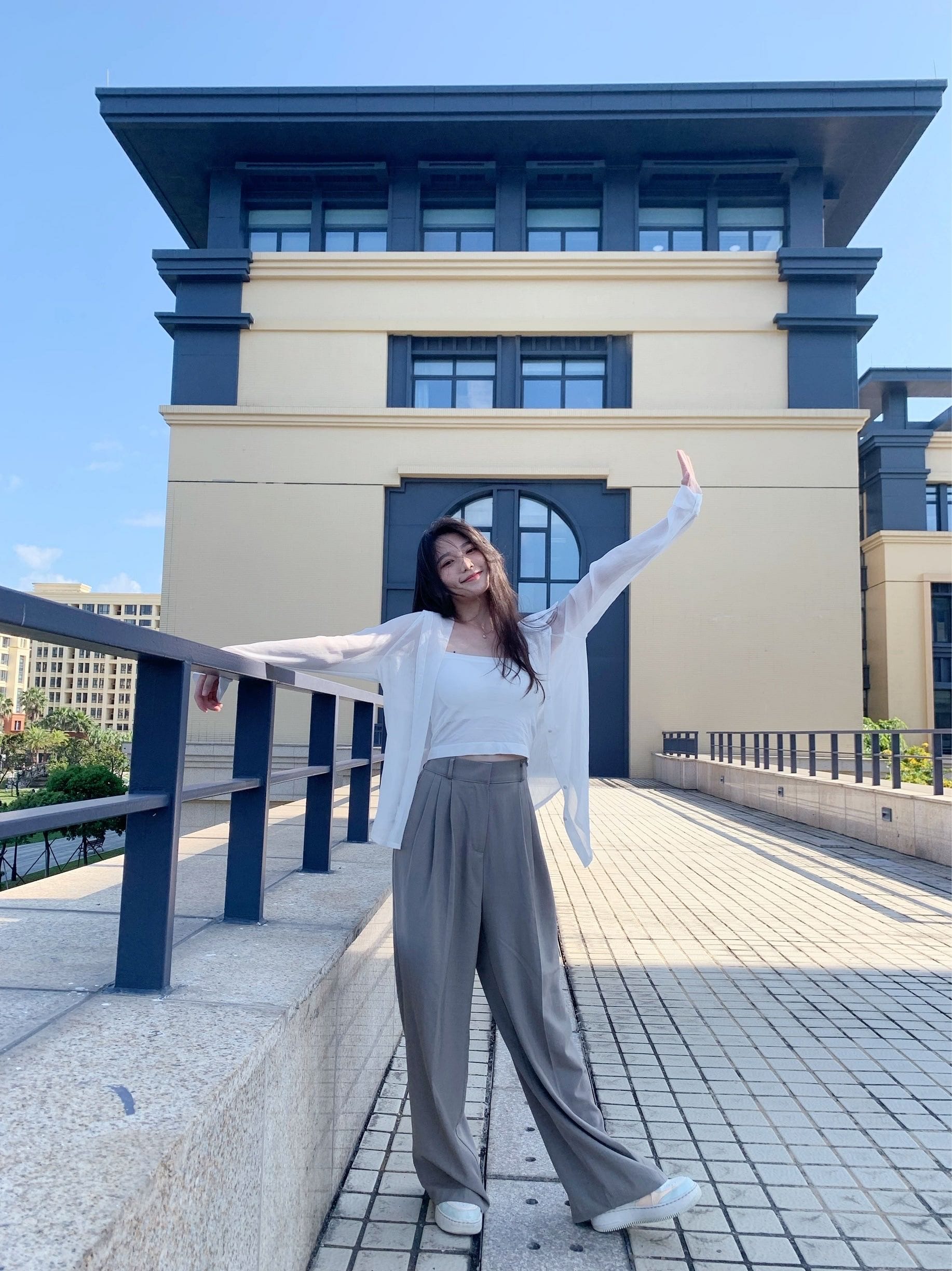 Straight-leg dress pants with a good drape, size 2.0 (can be shortened). 